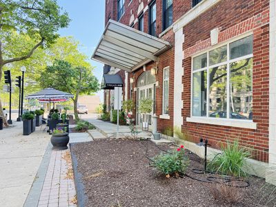 881 Lafayette Boulevard #2H