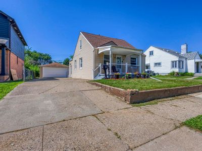 22012 Grand Lake St