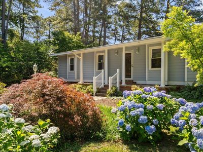 4704 Bernie Pl