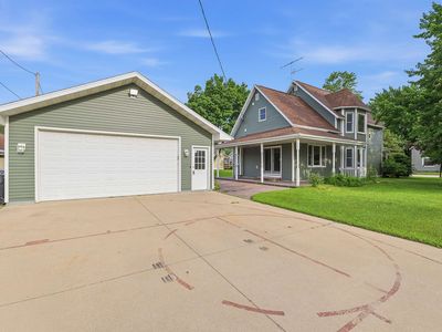 215 E Alfred St