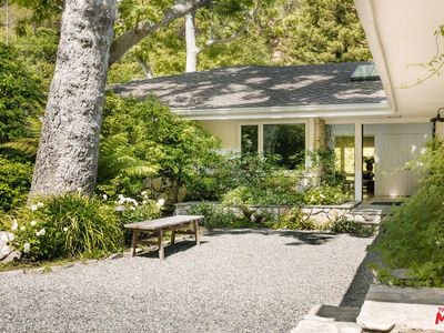 2610 Mandeville Canyon Rd