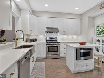 20752 Breezy Point Ter