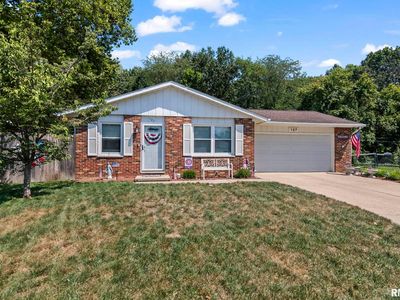 127 E Hawkeye Way