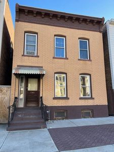 358 4th St
