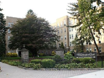 472 Gramatan Ave APT M1
