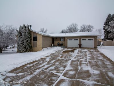 Property at 1013 Cypress Dr, Beulah, ND