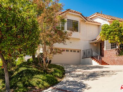 2440 Flintridge Dr