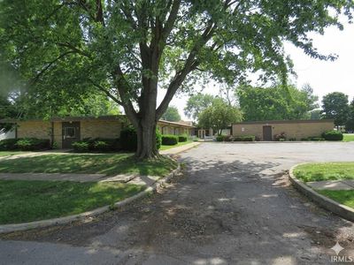 952 W Walnut St
