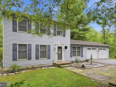 15 Castle Ln