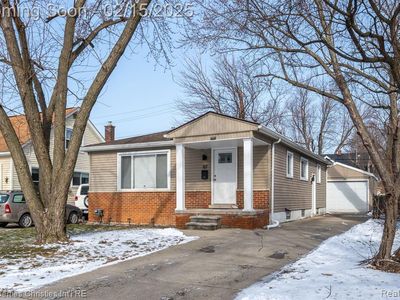 87 E Mapledale Ave