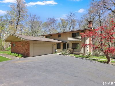Property at 18 Ledgewood Road, Redding, CT
