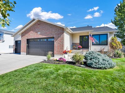 1604 N 2615 W