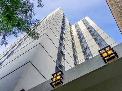 1339 N Dearborn St APT 11D