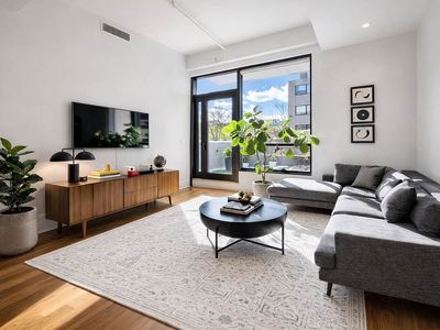 850 Metropolitan Ave #2B