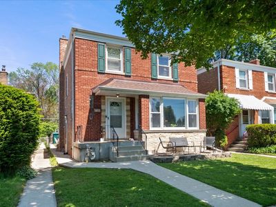 2504 W Jarvis Ave