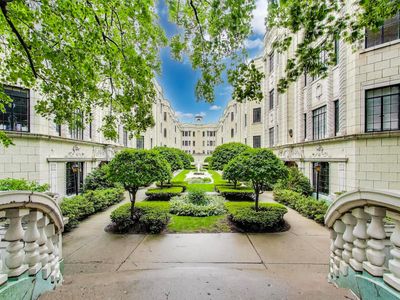 7350 N Ridge Blvd APT 21B