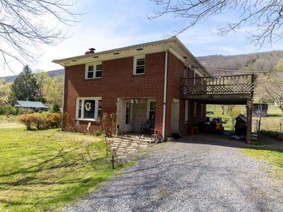 845 Cleghorn Valley Rd