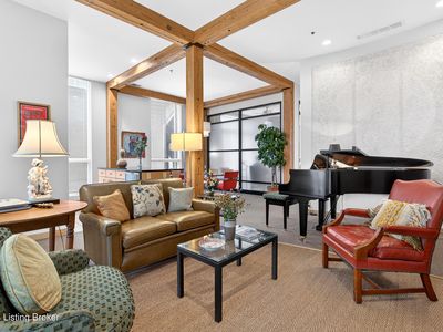 639 E Jefferson St Unit 109