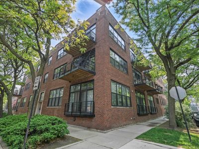 1670 N Claremont Ave APT 109