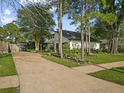 3506 Ledgestone Dr