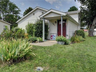 541 Grand St NW