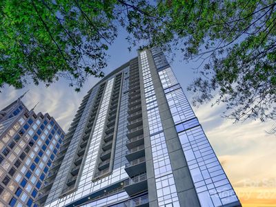 333 W Trade St UNIT 700