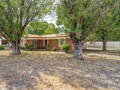 Property at 402 Myers Ave, Cleburne, TX