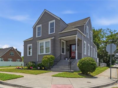 2703 Beachmont Ave