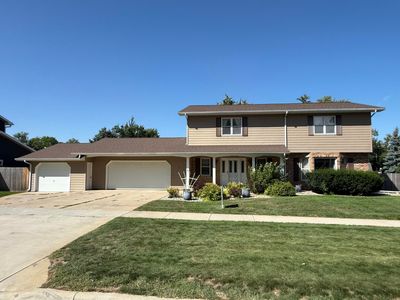913 N Summit Ave