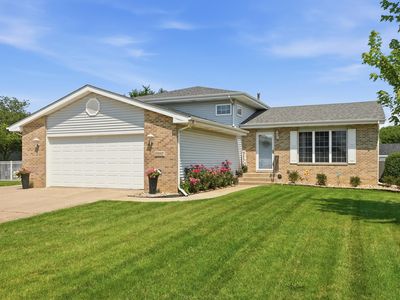 10667 Millard Dr