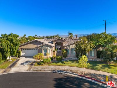 8 Dickens Ct