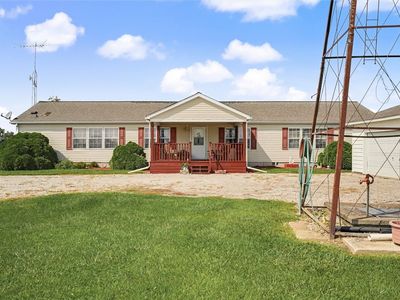 2225 E 1700th Rd