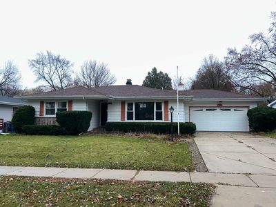 Property at 1755 Country Knoll Ln, Elgin, IL