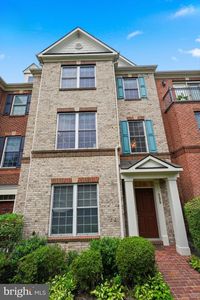 399 Spring St
