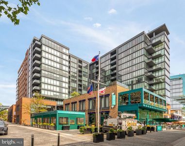 45 Sutton Sq SW Unit 906