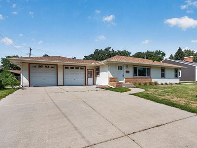 2124 Dixon Dr