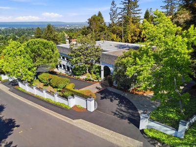 555 Chateau Dr