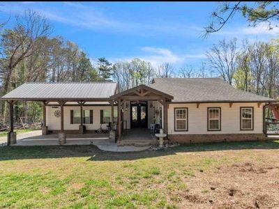 1050 Beacon Light Rd