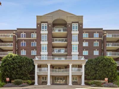 7051 W Touhy Ave APT 604