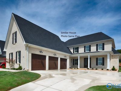 18 Devereux Pl