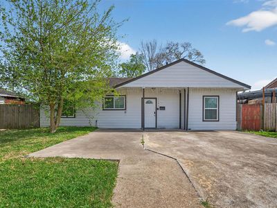 1107 Christine St