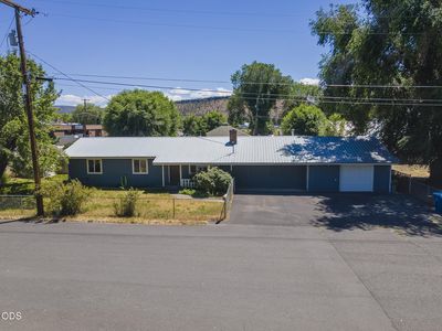 1670 SE Mountain View Dr