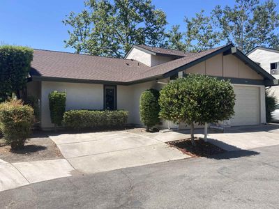 530 Smoketree Gln