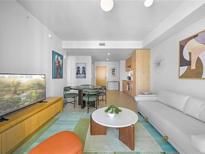 11 NE 6th St #1111