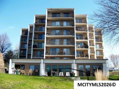 2700 N Shore Dr #406