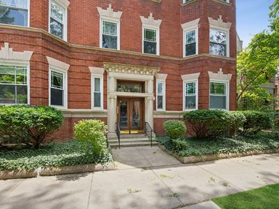 5715 S Blackstone Ave #2S