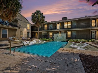 5806 Birchbrook Dr APT 210