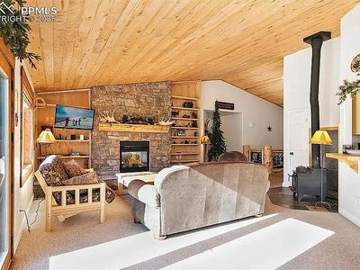 36 Isabelle Ct