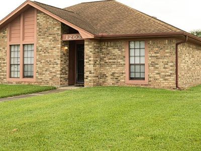 1203 Briarmeadow Dr