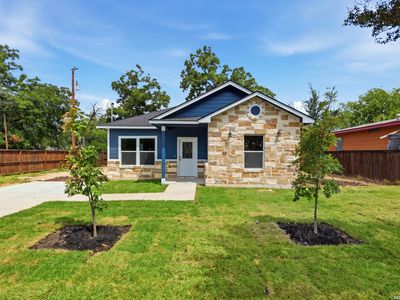 1123 VICKERS AVE